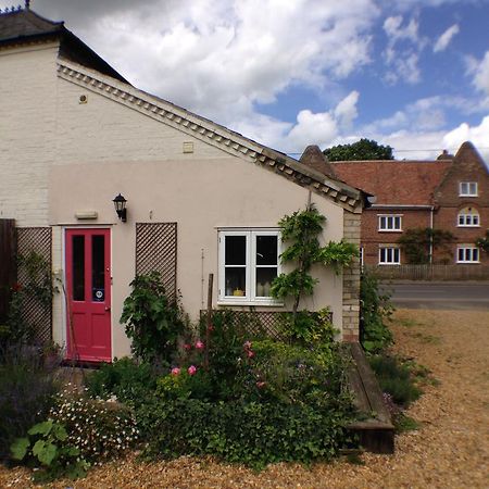 Over Studio Apartment Exterior photo